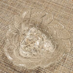 Indiana Glass Clear Leaf Design Bowl